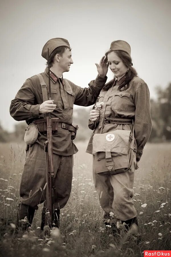 Великая отечественная война любовь. Встреча с фронта. Трогательные снимки. Встреча солдата с войны. Война и любовь.