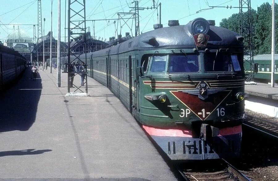 ЧС2, ЭР22, Ф, ТЭ2, ЧС4, ТЭМ5 очередная подборка исторических фото времен СССР