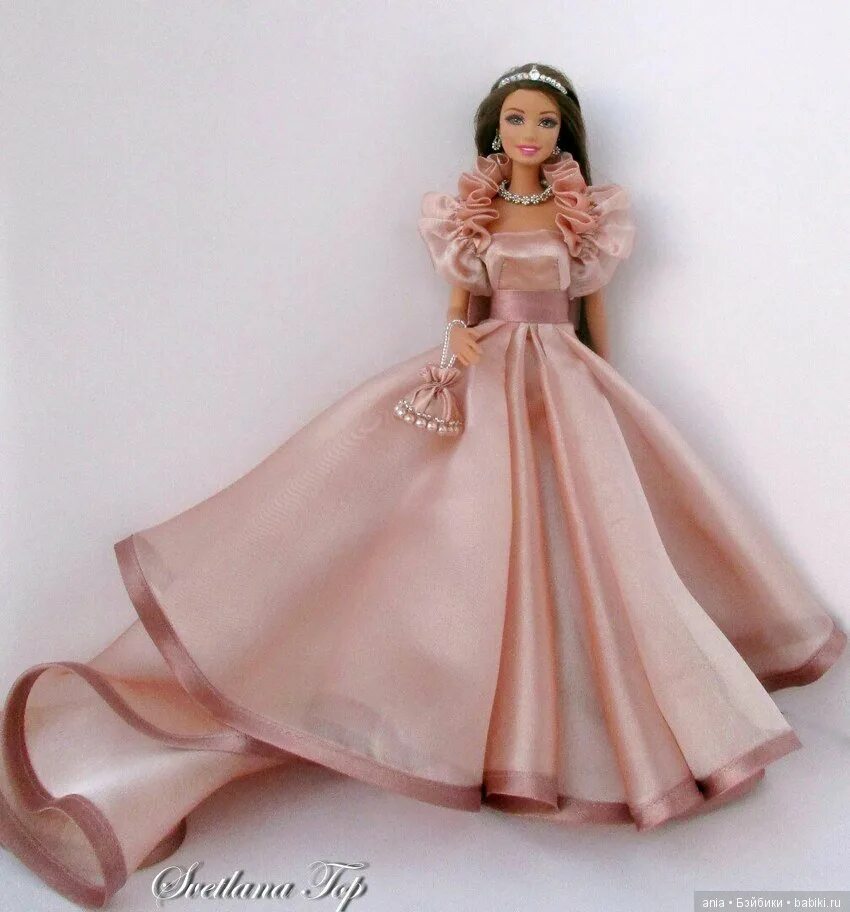 Красивые кукольные платья. Как сшить платье для барби. Платья для кукол. Кукла элиф турецкая барби. Пошив одежды для кукол.