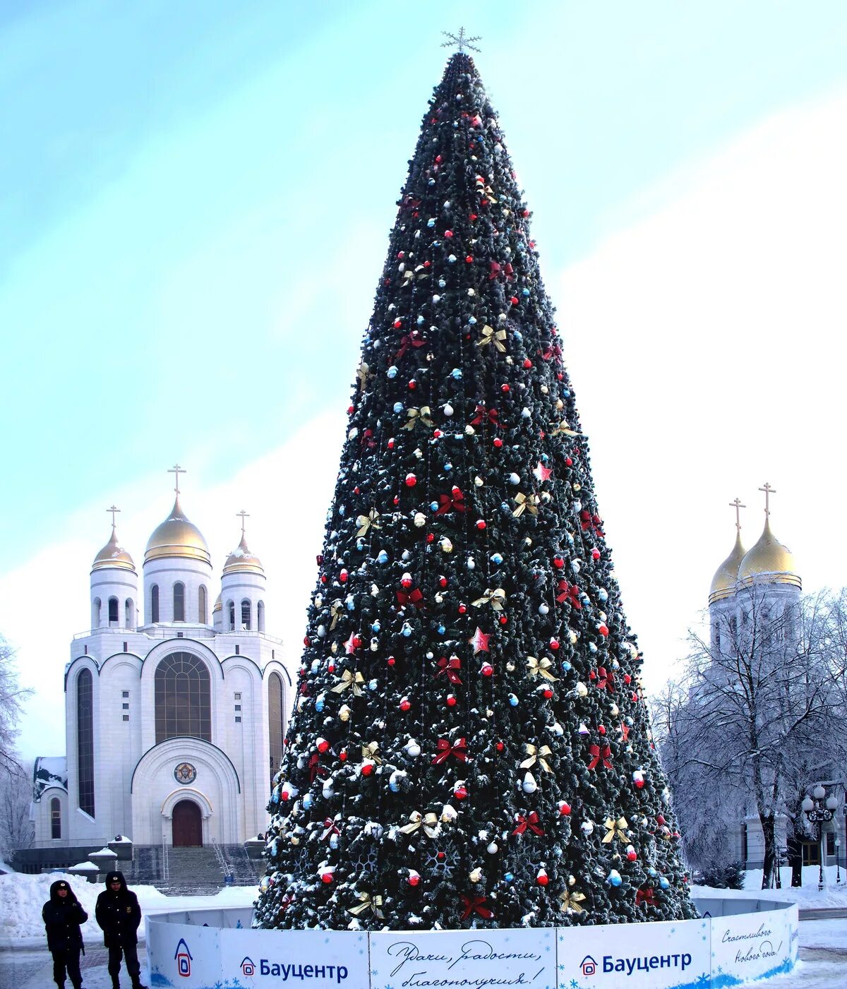 центральная ёлка калининград. елка победы в саду эрмитаж 1944. витебск главная площадь. елка в музее победы. елка победы 2018.