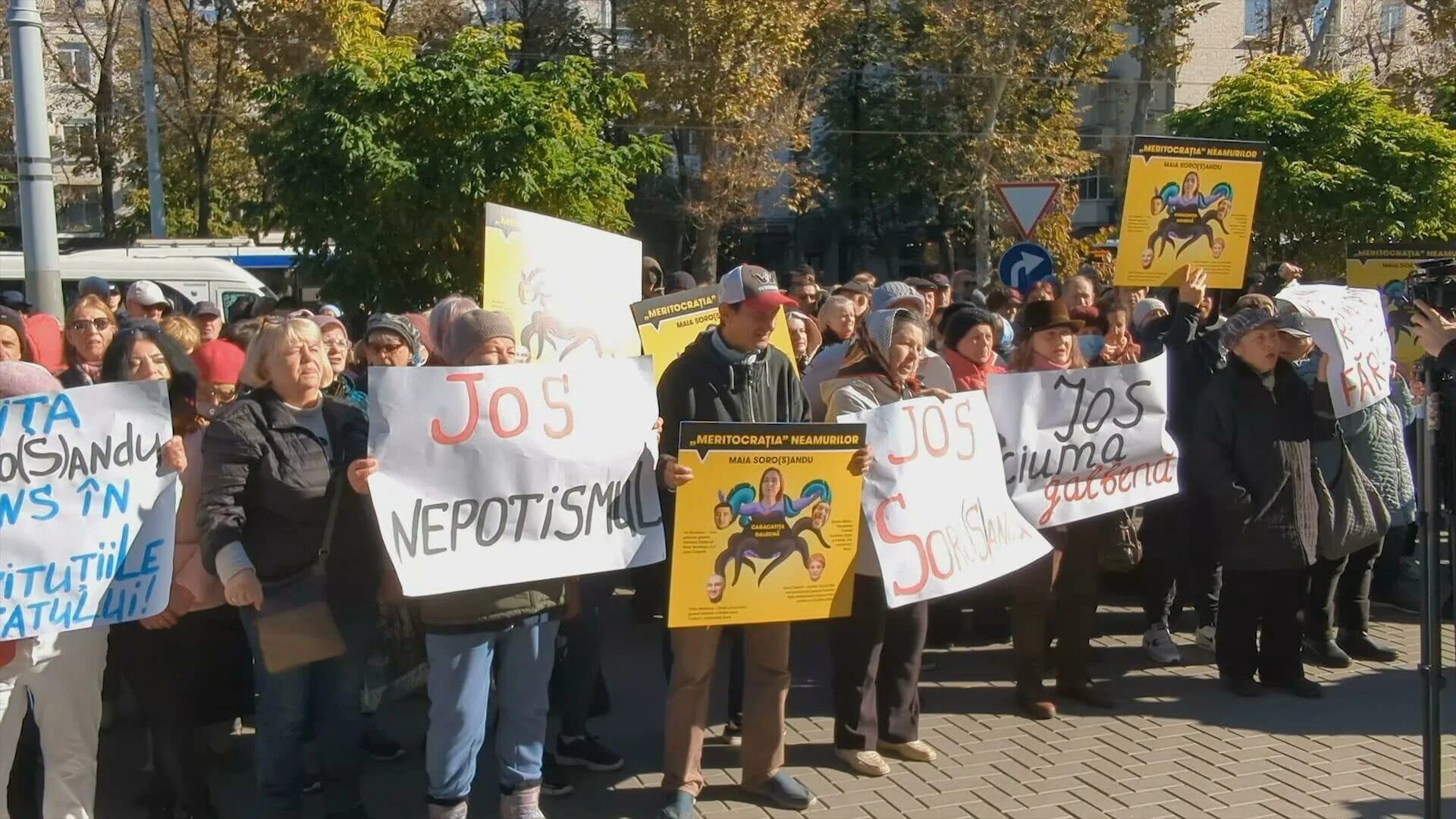 Митинг 16 января. Митинг. долой майю санду. плакаты в поддержку президента. протесты против бедности.