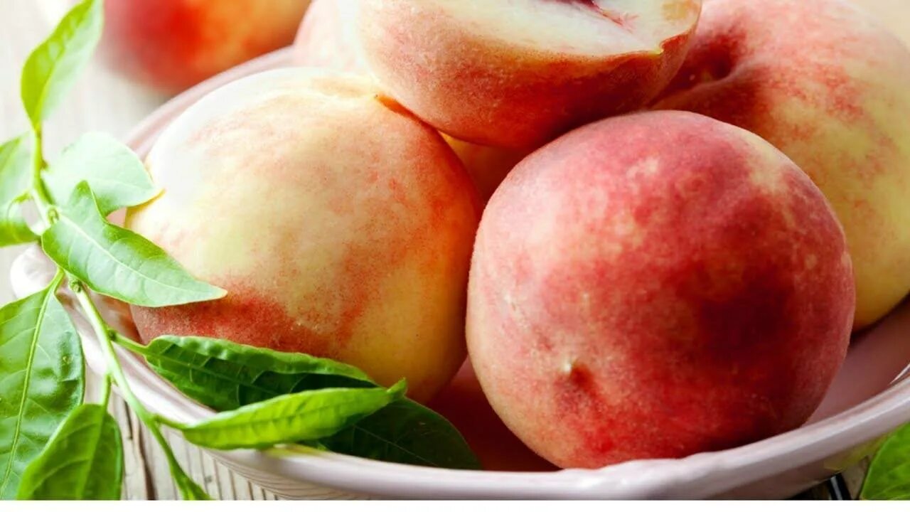 Нектарин калорийность. Персик. Персик и нектарин. Витамины в персиках и нектаринах. Персики полезны для здоровья.