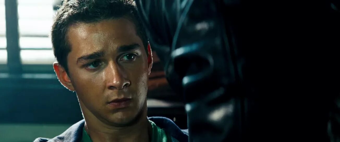 Шайа лабаф сэм уитвики. Шайа лабаф трансформеры 2007. Шая лабаф трансформеры. Трансформеры сэм уитвики. Трансформеры сэм уитвики.