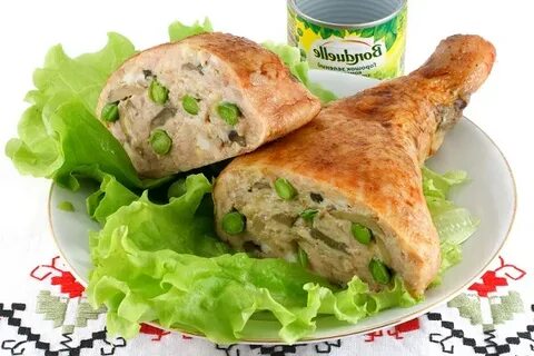 Фаршированная голень курицы с грибами