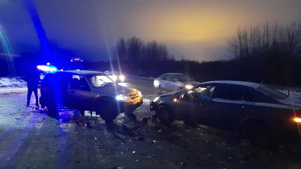 Чп 53 в великом новгороде сегодня. ЧП 53 аварии происшествия Великий Новгород. Авария на Сырковском шоссе Великий Новгород семерка. Авария 28 ноября 2022 Ярославское шоссе. Авария на Сырковском шоссе Великий Новгород сегодня.