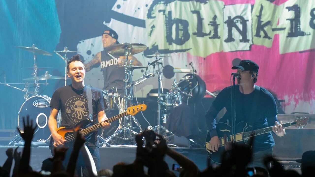 Блинк 182 лучшее. Блинк 182. blink 182 live. blink 182 2001. blink 182 2000.
