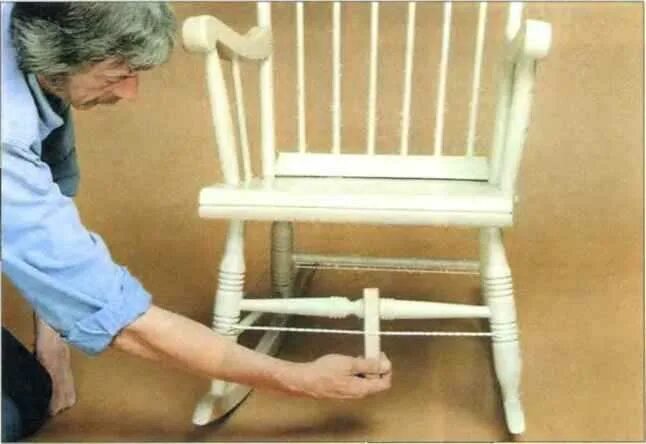 Склейка деревянных стульев. Склейка стульев из дерева. Табурет склеенный. Склеивание табурета.