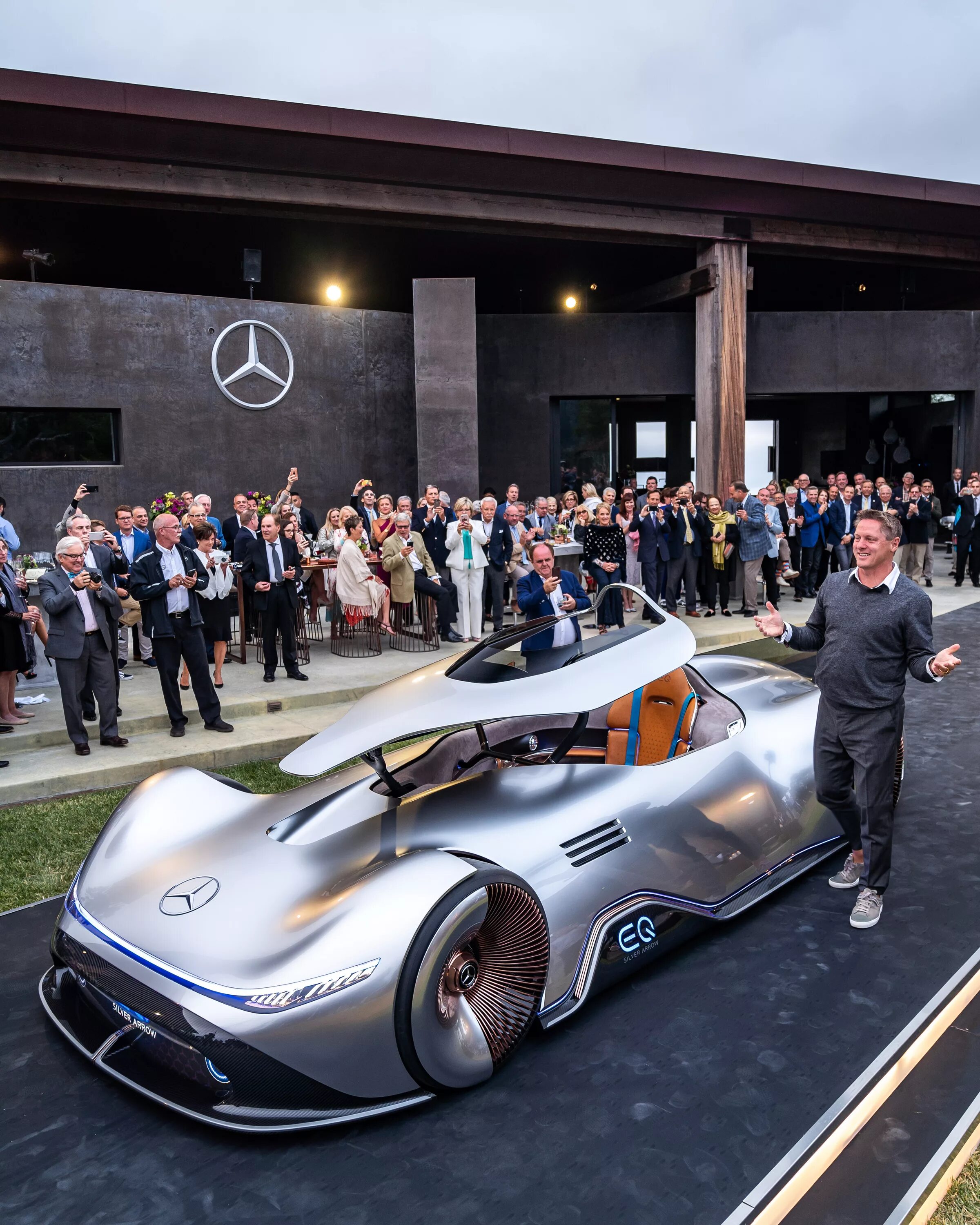 Новые машины в мире. Mercedes-Benz Vision EQ Silver. Мерседес Бенц Silver arrow. Mercedes Vision EQ Silver arrow. Mercedes Benz Vision EQ Silver arrow, концепт.