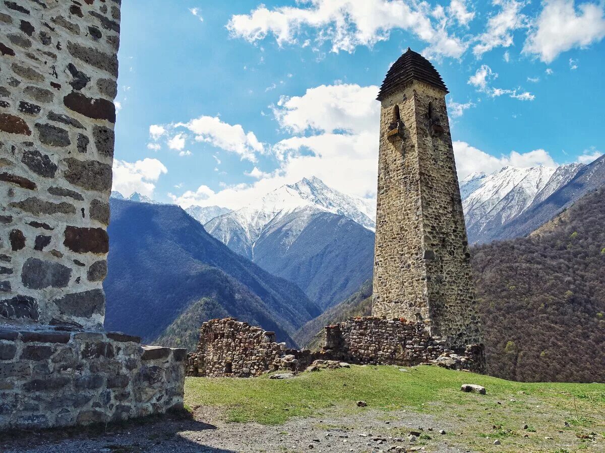Башни вовнушки ингушетия. Ингушетия ущелье джейрах. Кязи ингушетия. Горе в ингушетии. Горы в ингушетии джейрах.
