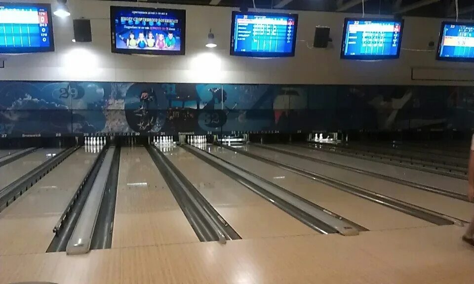 Тц пулково 3 парковка. Трц авиапарк москва снаружи. Русское поле боулинг в трк пулково. Трц авиапарк на ходынском поле в москве. Поле трк.