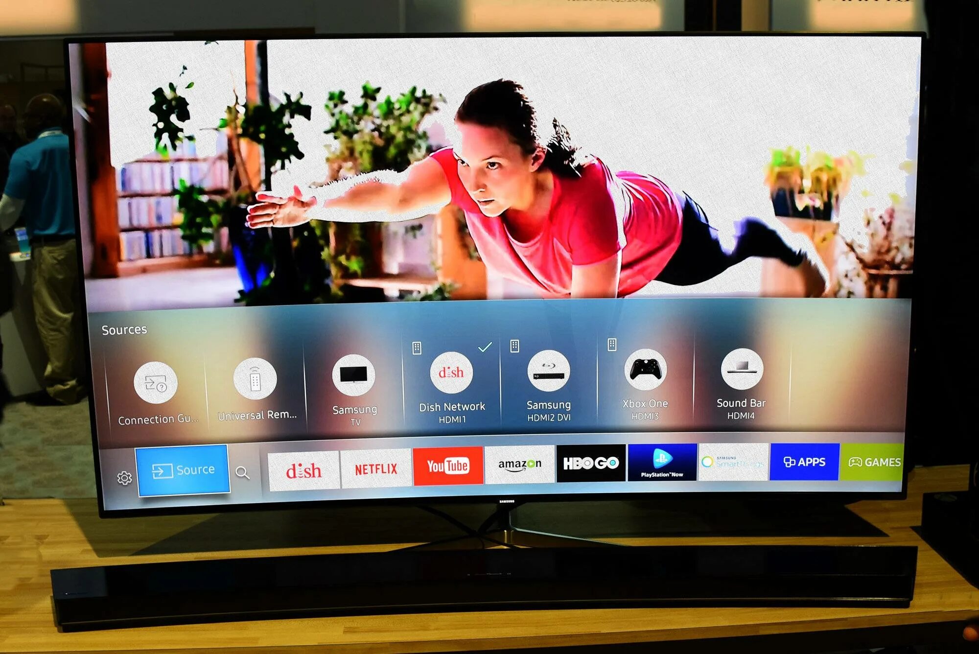 Что значит смарт тв. Samsung Smart TV Tizen телевизор. Samsung Smart TV Интерфейс. Телевизор Samsung смарт ТВ каналы. Самсунг смарт ТВ 2012 года.