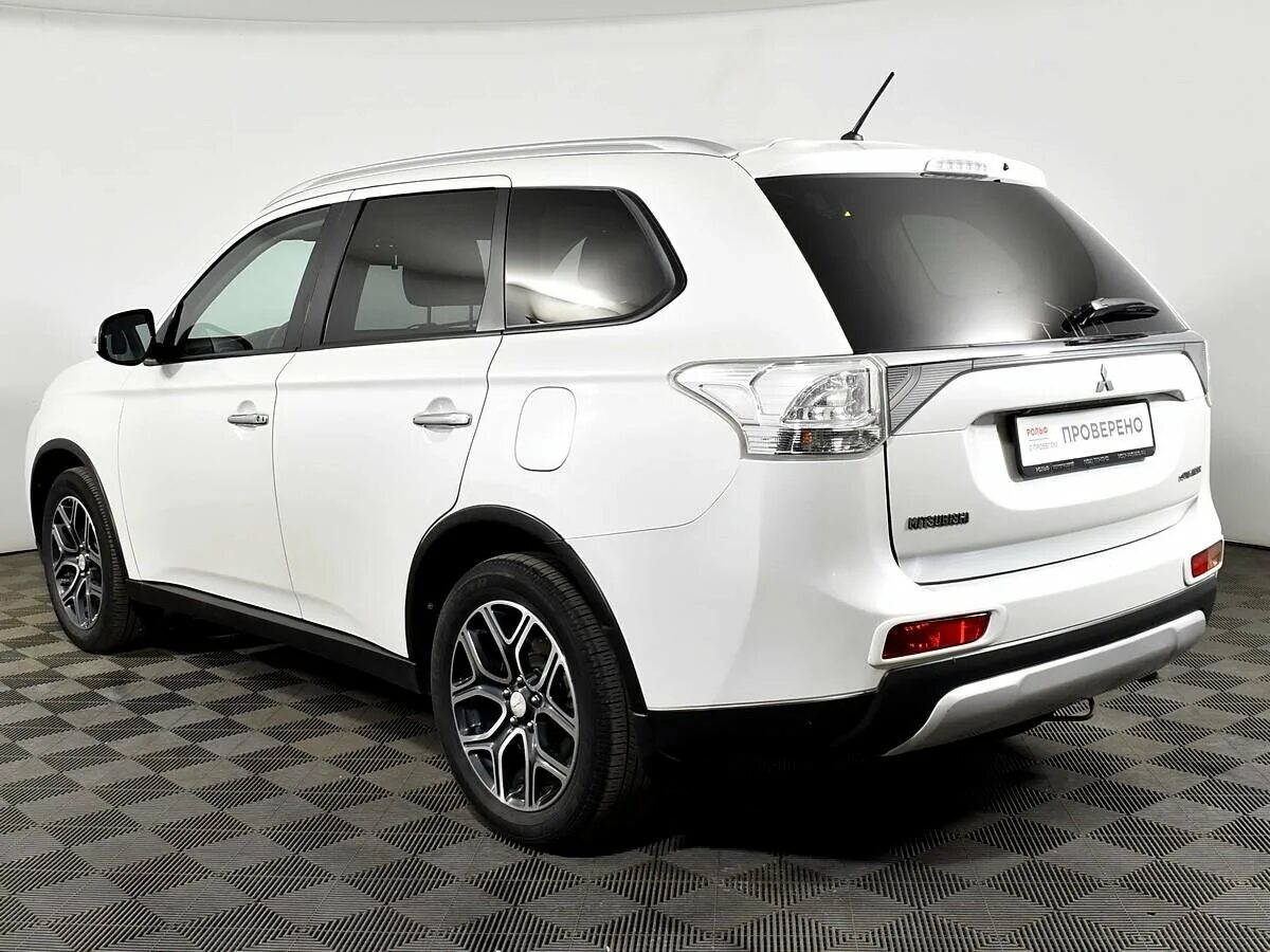 Mitsubishi Outlander 2014. Митсубиши Аутлендер 2014. Мицубиси Аутлендер 2014 белый. Mitsubishi Outlander XL 2014. Купить митсубиси аутлендер 2014