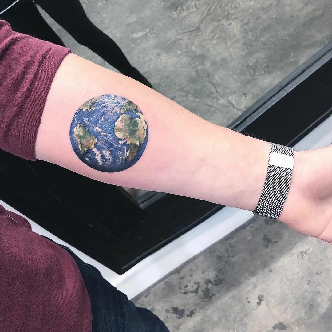 Тату планеты. Тату земля и луна. Тату земля. Тату земля. Тату планет.