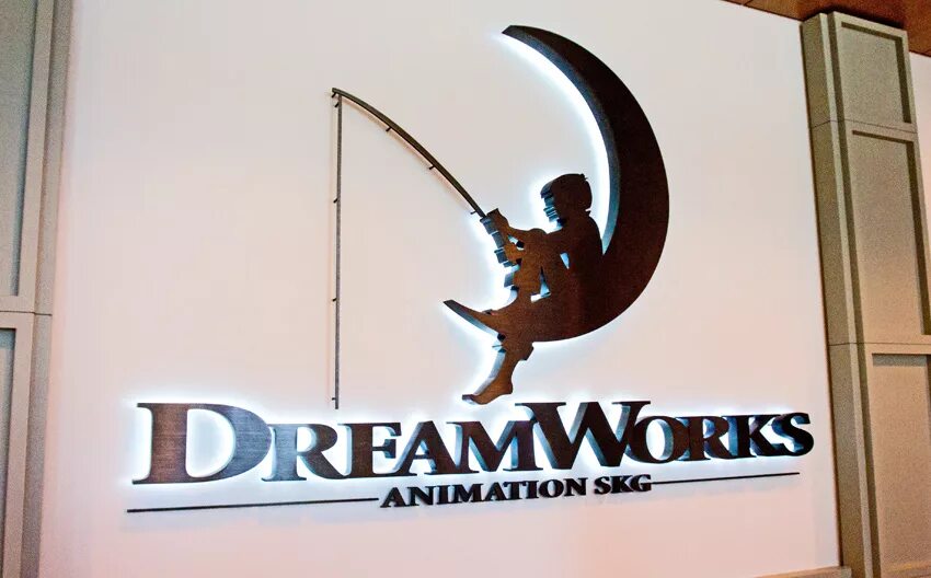 Студия Дримворкс. Студия Dreamworks animation SKG. Dreamworks офис. Dreamworks логотип. Воркс пикчерс