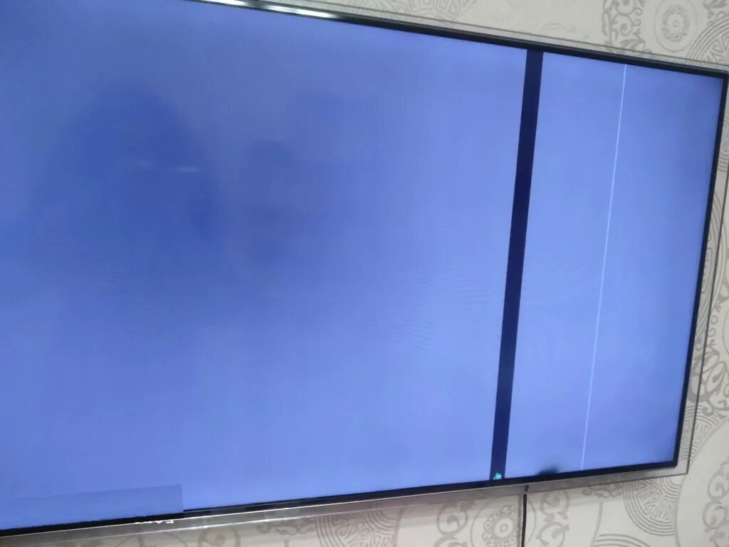 Телевизор пошел полосами. Телевизор черная вертикальная полоса. Полосы на телевизоре. Ремонт матрицы телевизора цена.