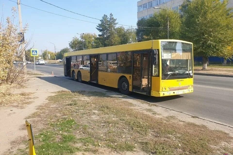 65 автобус волгоград. Авария маршрутки в волгограде. Маршрутка волгоград 1999. Волгоград автобус 2. Общественный транспорт волгограда.