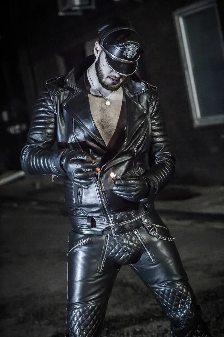 Kinky Punk. Leather gays