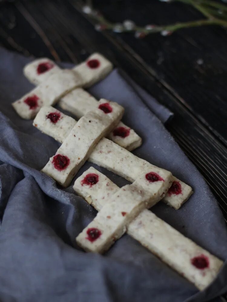 Рецепт крестов на крестопоклонную неделю. Крещенские кресты печенье. Печенье крестики на Крестопоклонной неделе. КРЕСТОПОКЛОННЫЙ крест.