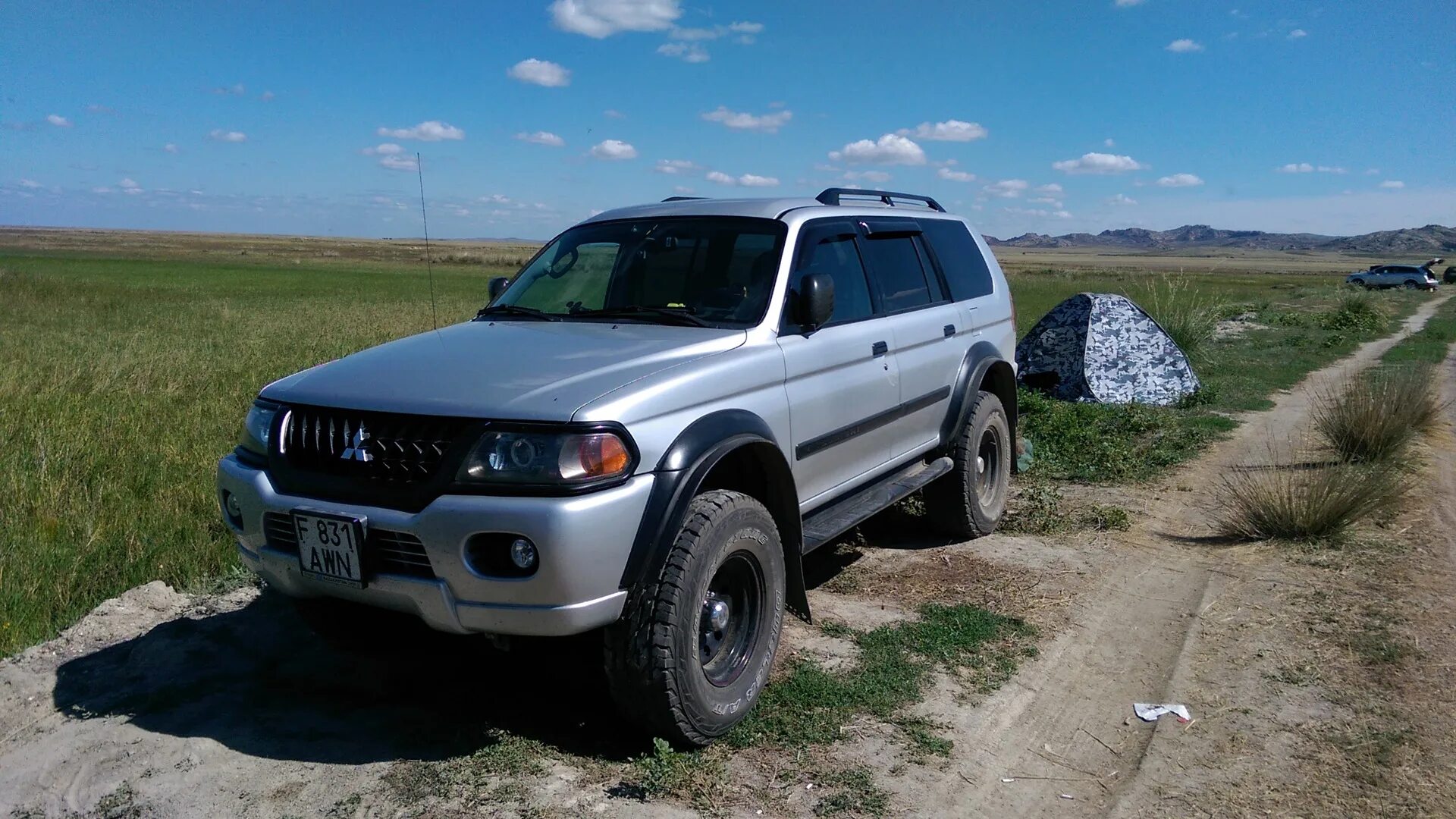 Купить митсубиси паджеро воронеж. Mitsubishi Montero Sport 2002. Митсубиси Паджеро спорт 2002. Mitsubishi Pajero Sport 2002. Mitsubishi Montero Sport 2002 серебристый люфтованый.