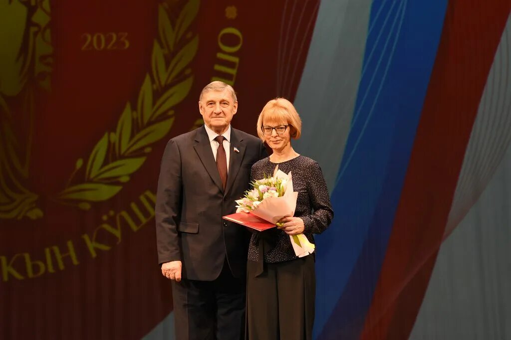 100 юбилей отметила. 100 юбилей отметила