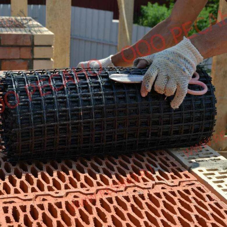 Сетка кладочная базальтовая 25*25 100. Кладочная сетка для керамических блоков 380. Сетка базальтовая строительная сбн-с 25х25 50м2. Сетка для кладки газоблока. Базальтовая кладка.