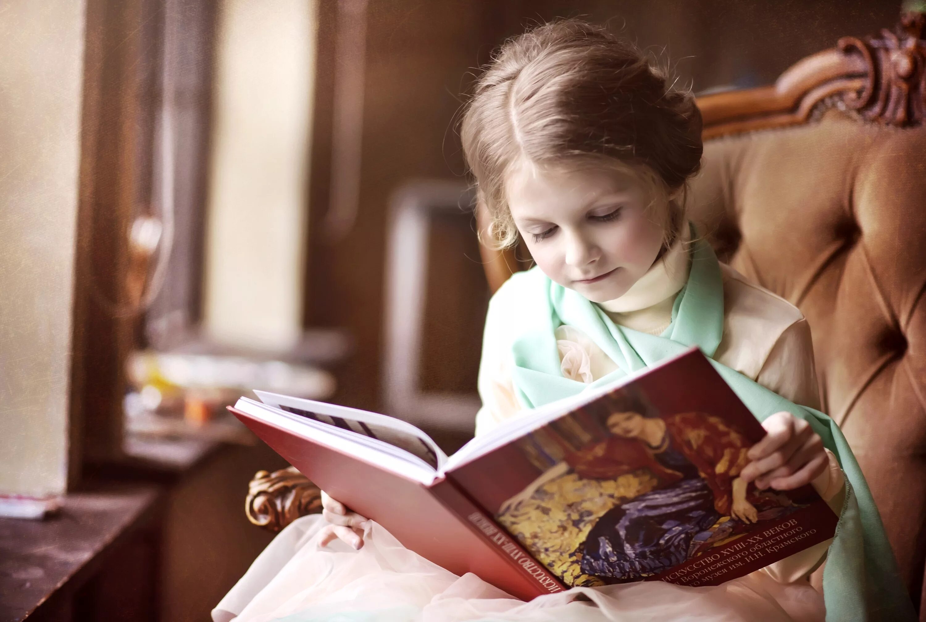 Книжная девочка сколько. Книга для девочек. чтение книг. девочка с книжкой. ребенок с книгой в руках.