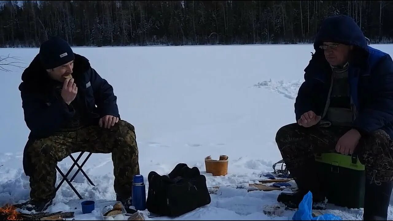 Рыбалка в марте на озерах. Зимняя рыбалка. Весенняя рыбалка. Рыбалка на озере. Зимняя природа озеро рыбалка.