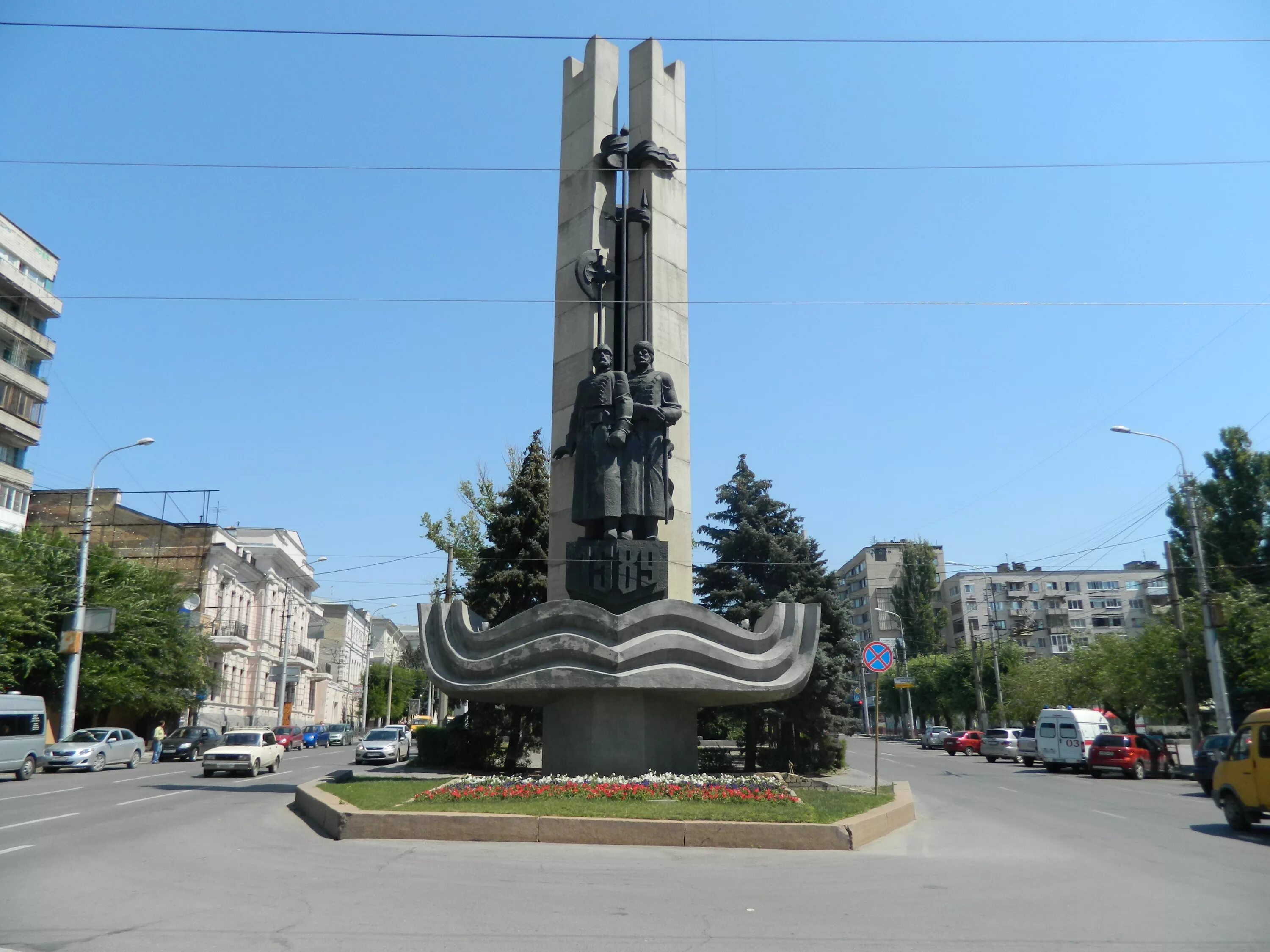 Памятники царицына. Памятник отцам-основателям города Волгоград. Памятник основателям Царицына-Волгограда. Памятник основателям Царицына. Памятник стрельцам в Волгограде.