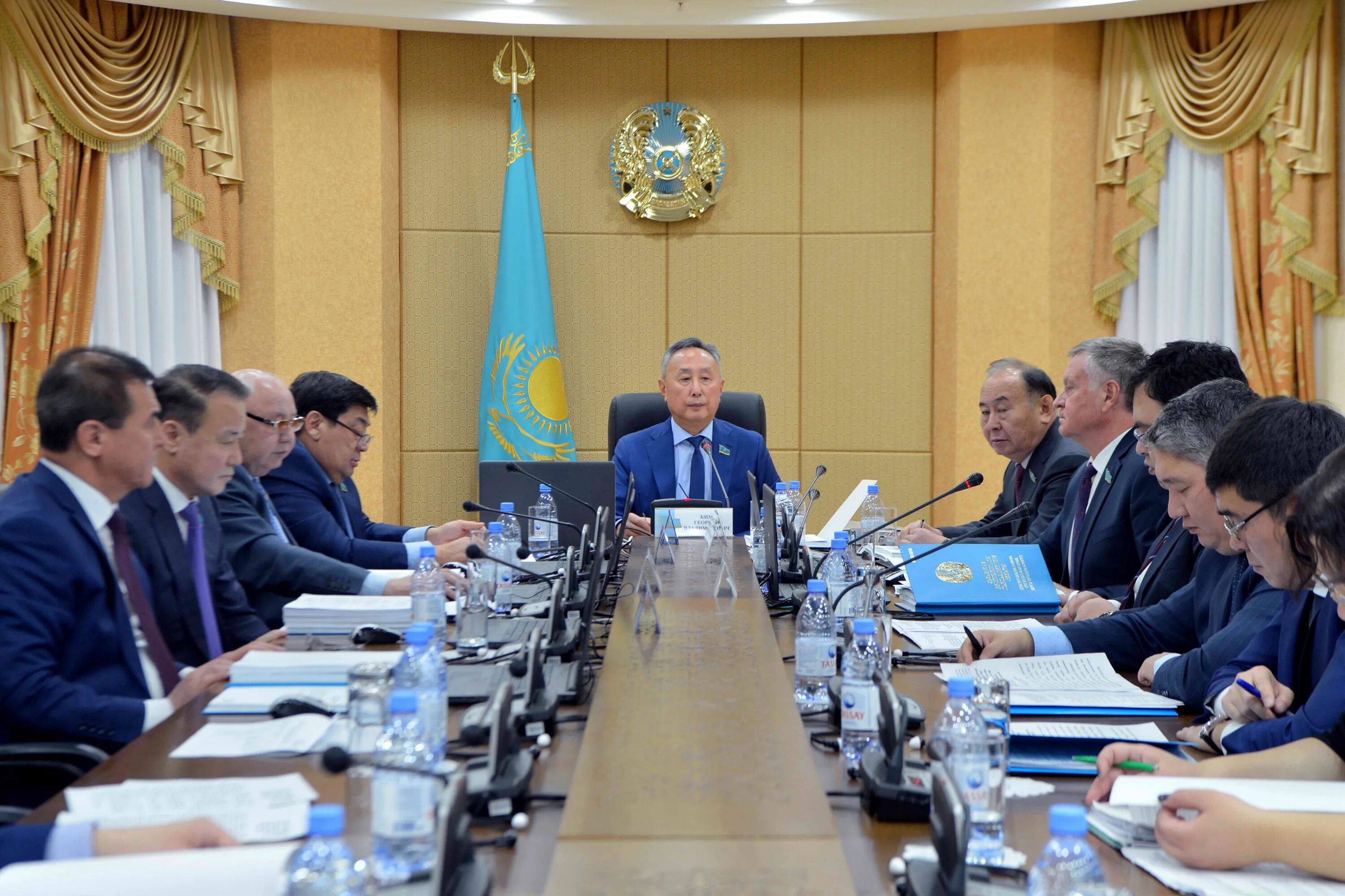 Конституциялық соты. Мажилис парламента. Дипломатический корпус. Уполномоченный по правам человека в республике казахстан. Конституционный суд.