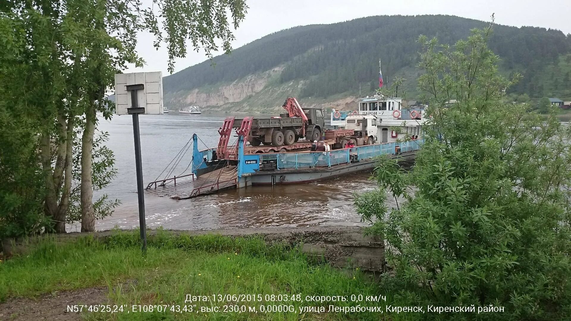 Ангара киренск иркутск. Киренск река Лена. Река Лена паромы в Киренске. Киренск город. Паромная переправа Киренск.