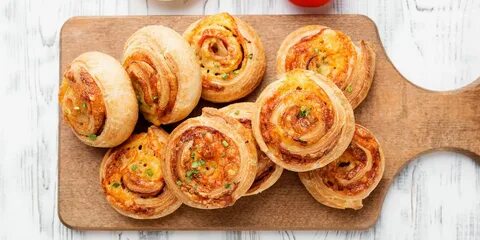 Слоеные рулеты с колбасой
