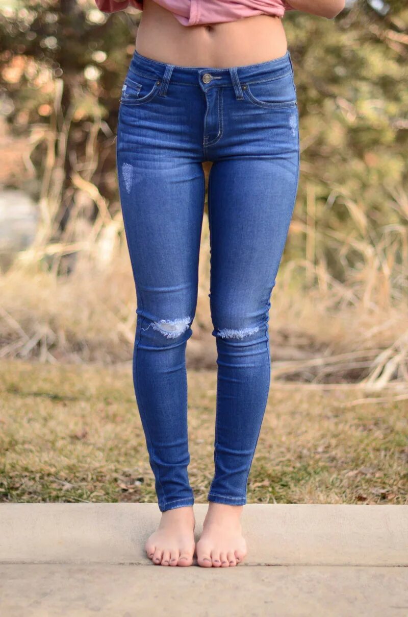 Джинсы. Красивые джинсы. Ноги в джинсах. Женские ножки в джинсах. Legendarylootz