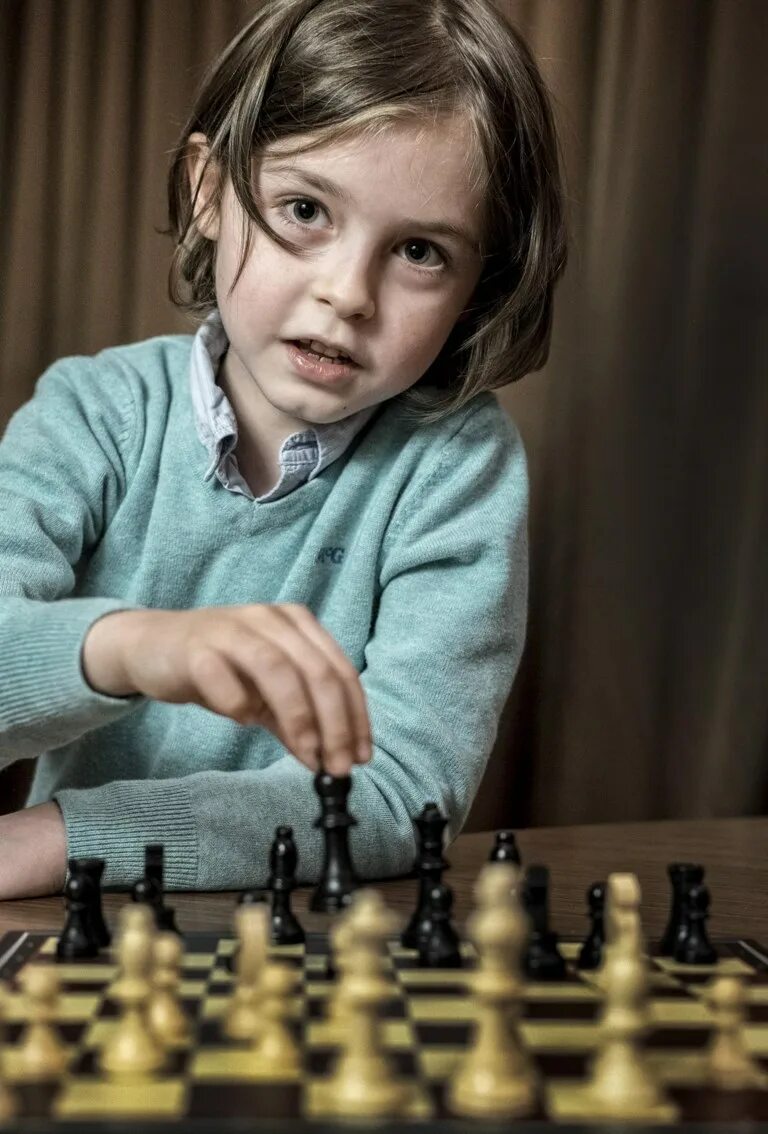 Лоран симонс из бельгии. Сериалы про детей вундеркиндов. Евгений кисин григ. Слепой играет на пианино. Роберт-дауни младший вундеркинды.