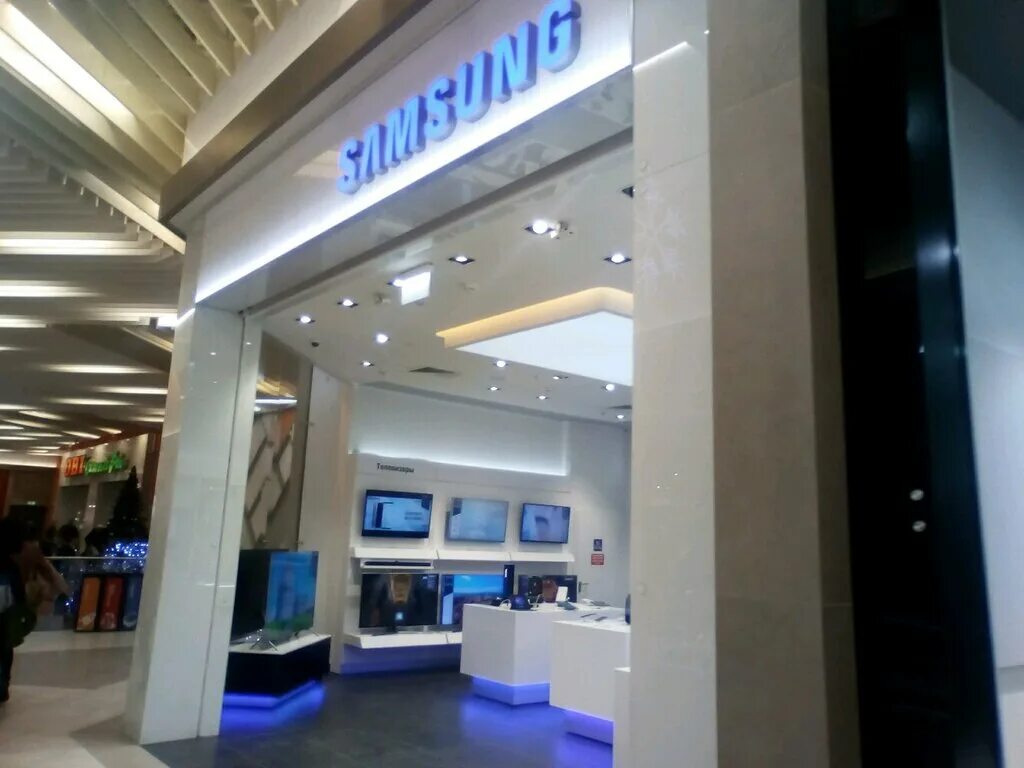 Универмаг самсунг. Магазин техники samsung. Универмаг самсунг. Салон самсунг в москве. Самсунг магазин.