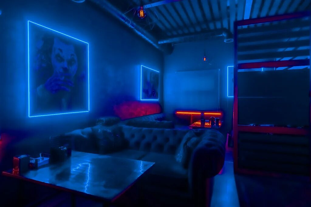 Wowmoscow lounge берсеневский пер 5 стр 1. Wow Moscow Lounge ресторан в Москве. Куркино лаунж. Wow Moscow Lounge веранда. Интерьер кальянной ультрафиолет.