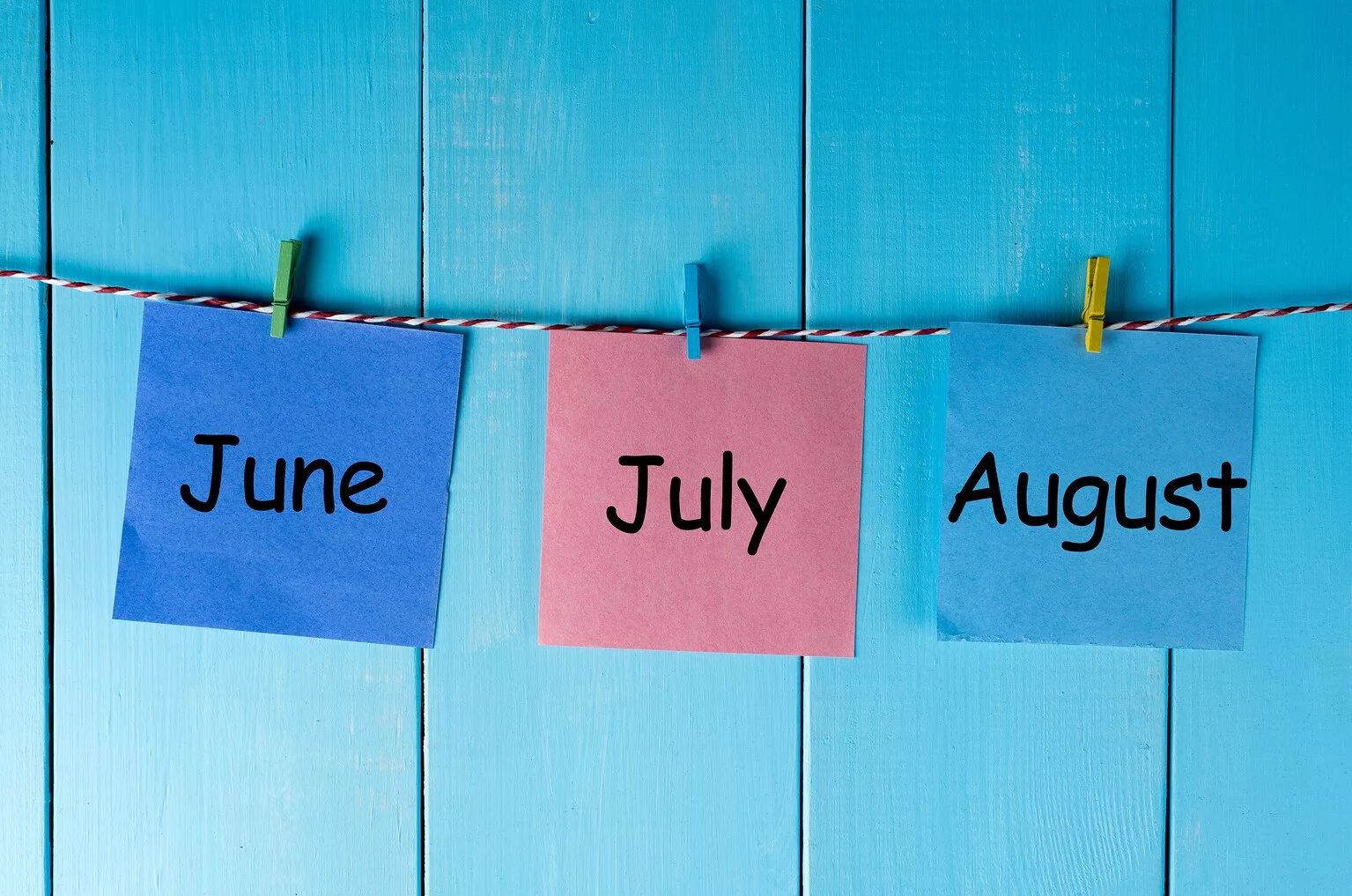 3 month holidays. Календарь лето. June July August. Летние месяцы на английском. Август на англ.