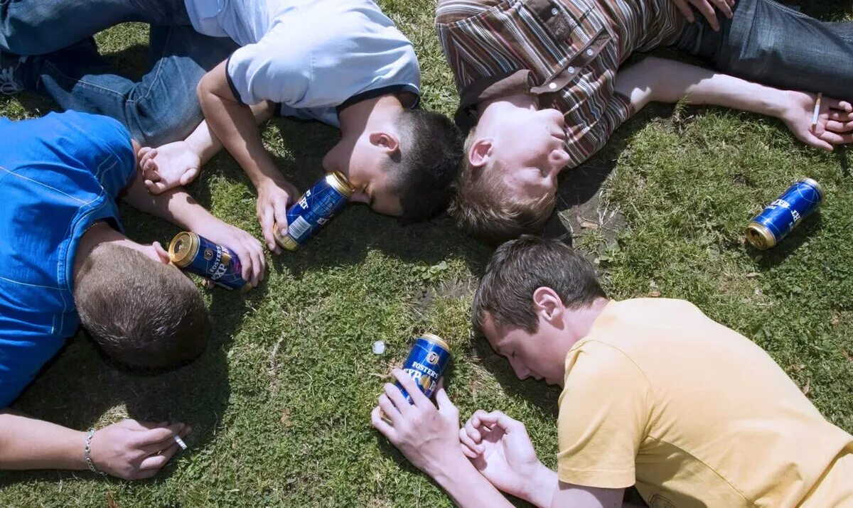 Молодежные пьянки девушки. Бухую на даче. Бухую на даче. Ппьяяннныее сппящщие женщиныы. Бухую на даче.