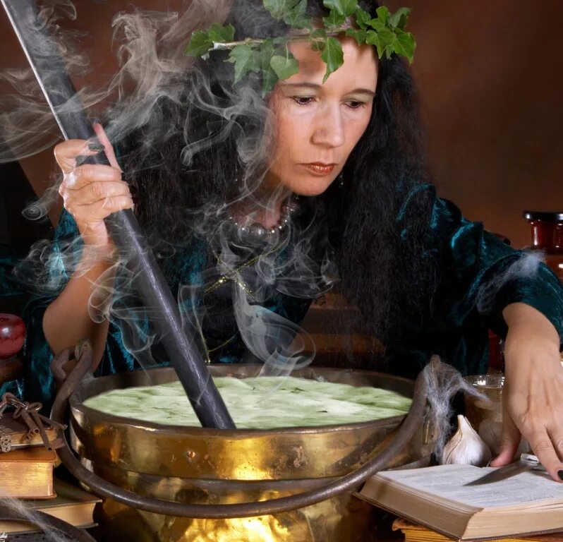Ведьма фотосессия. Старославянские ведьмы. Красивая ведьма. Лучшие ведуньи. Современная ведьма.