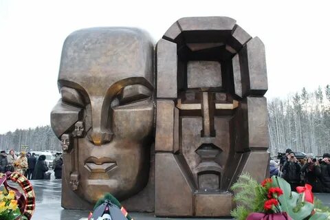 В каком городе установлена маска скорби