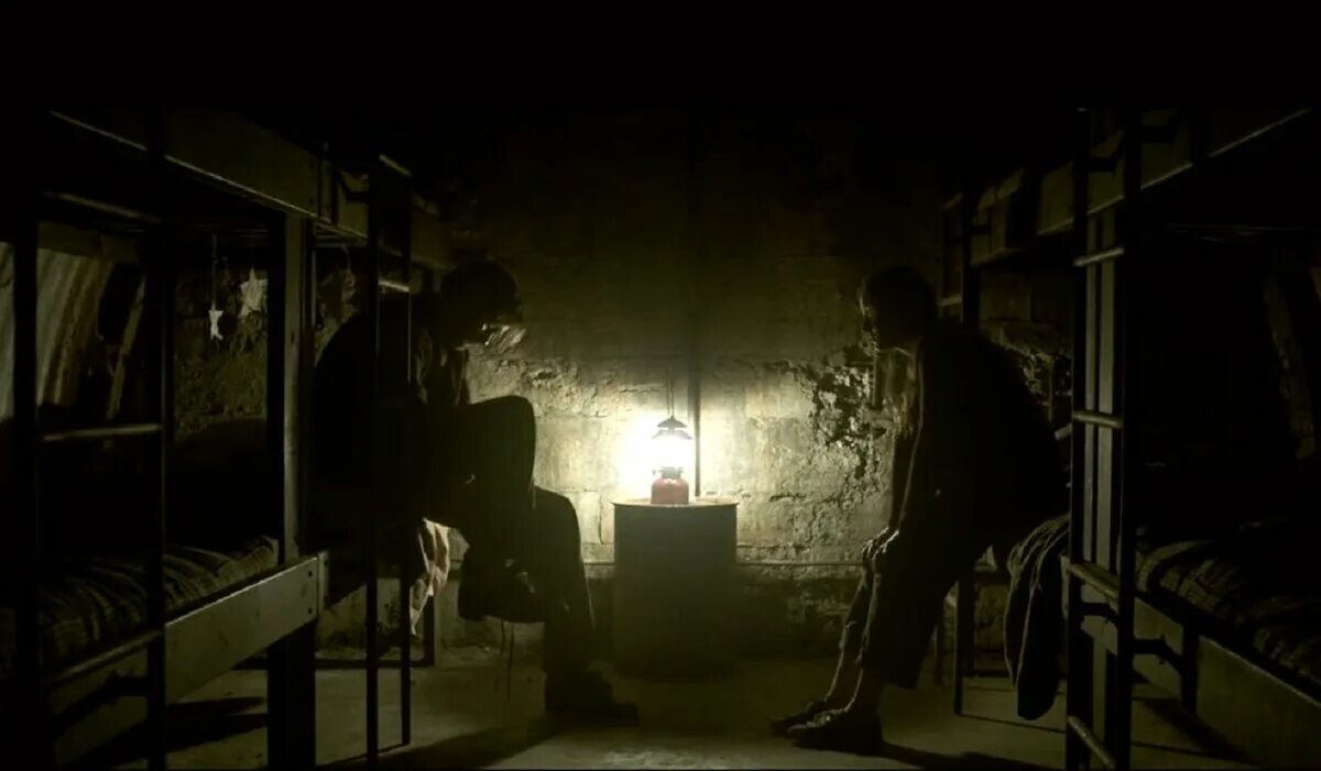 Фотосессия в бункере. Люди 285 лет сидят в бункере. Фотосессия группы в бункере. Люди 285 лет сидят в бункере. Люди 285 лет сидят в бункере.