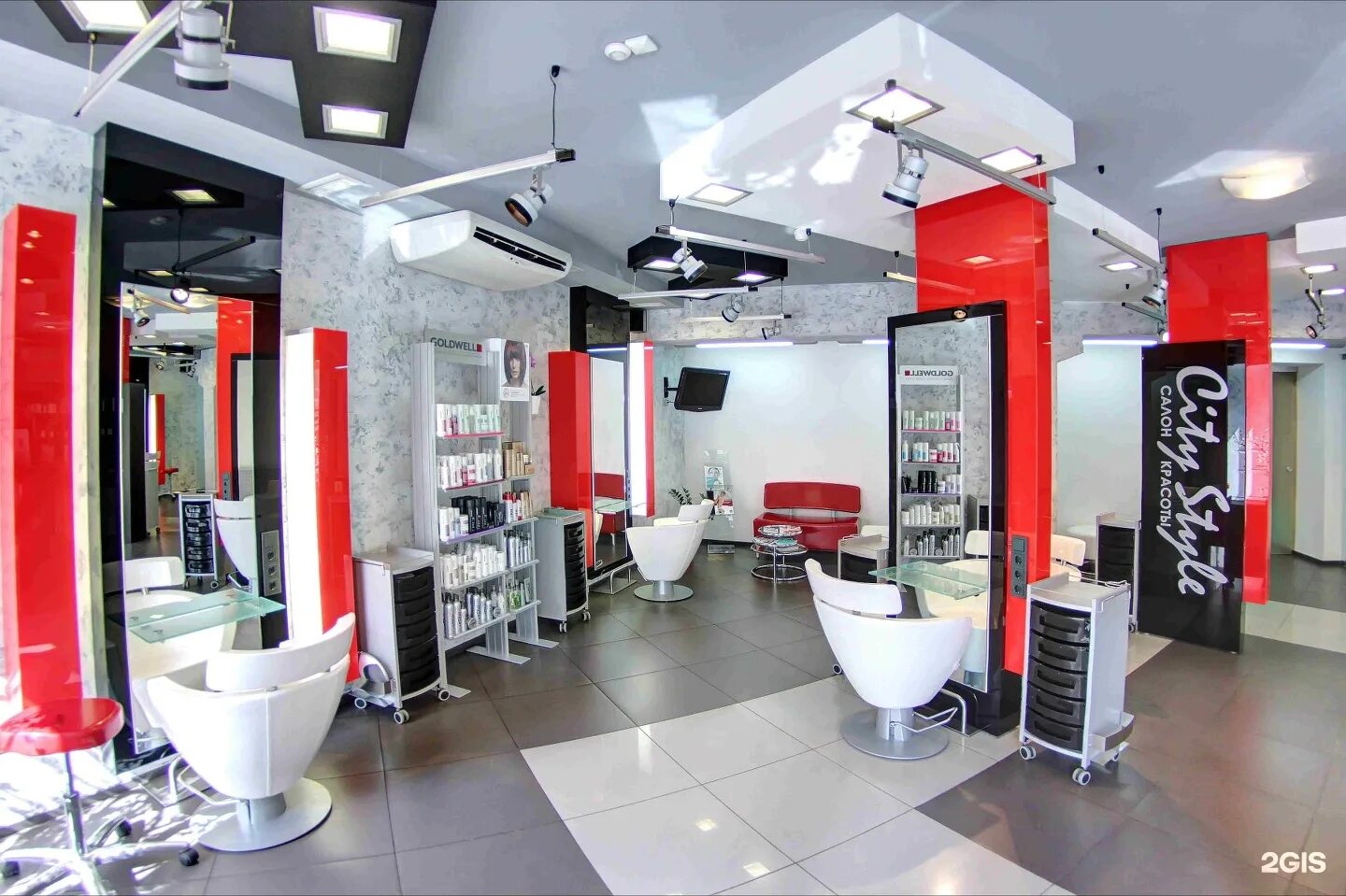 Дизайн студии красоты. Карла маркса 39 новосибирск салон красоты. Салон красоты на полянке. Новосибирск работа парикмахерских. Маяковского 62 салон красоты.
