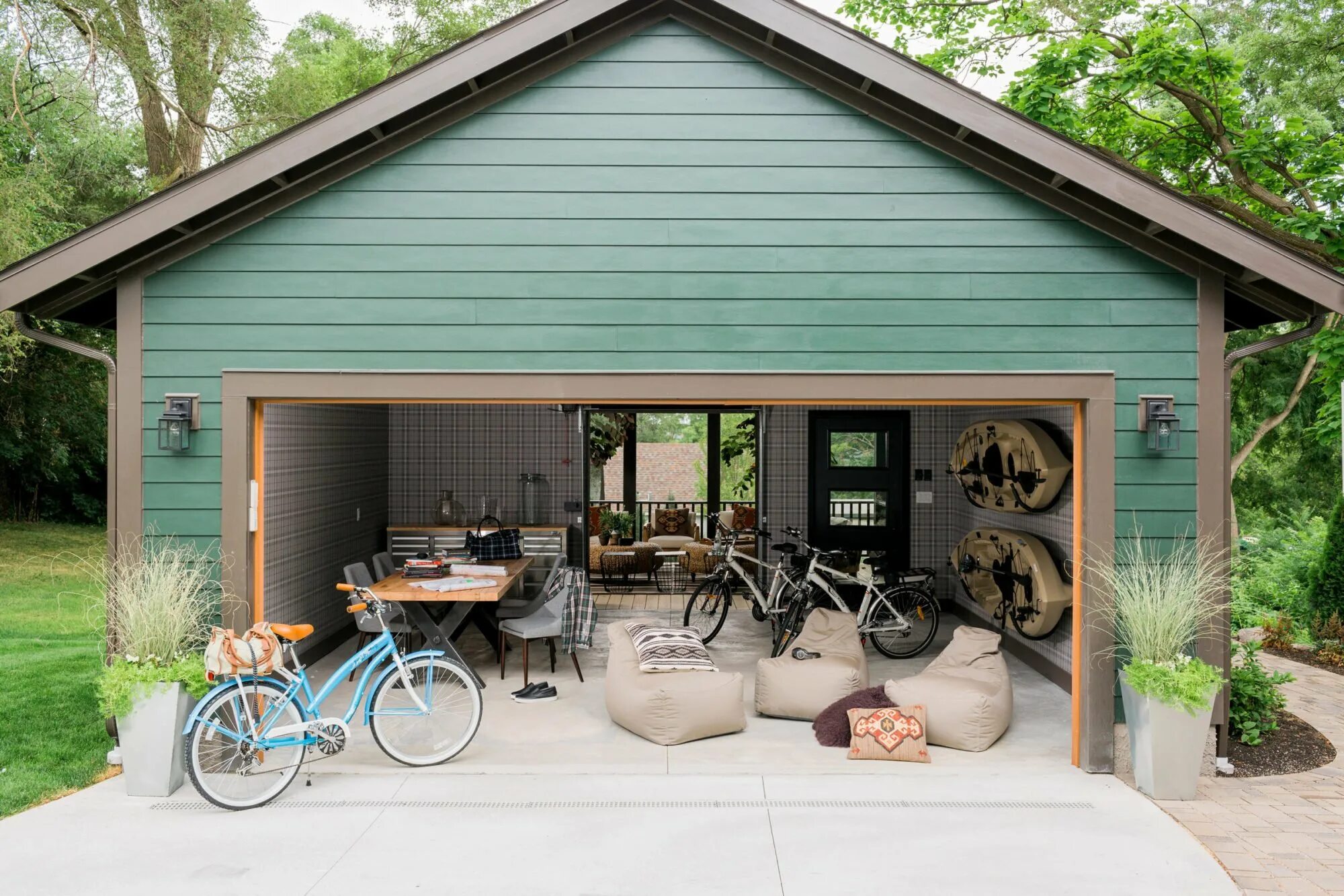 Гараж. Дизайнерский гараж. Американский гараж. Уютный гараж. Garage made