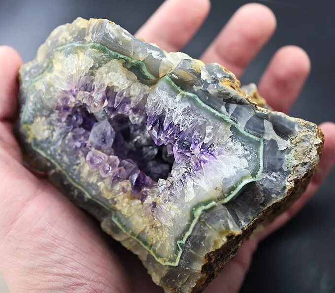 Алмазная жеода. Пирит жеода. Жеода рубина. Жеода аметиста императрица уругвая. Агат и аметист.