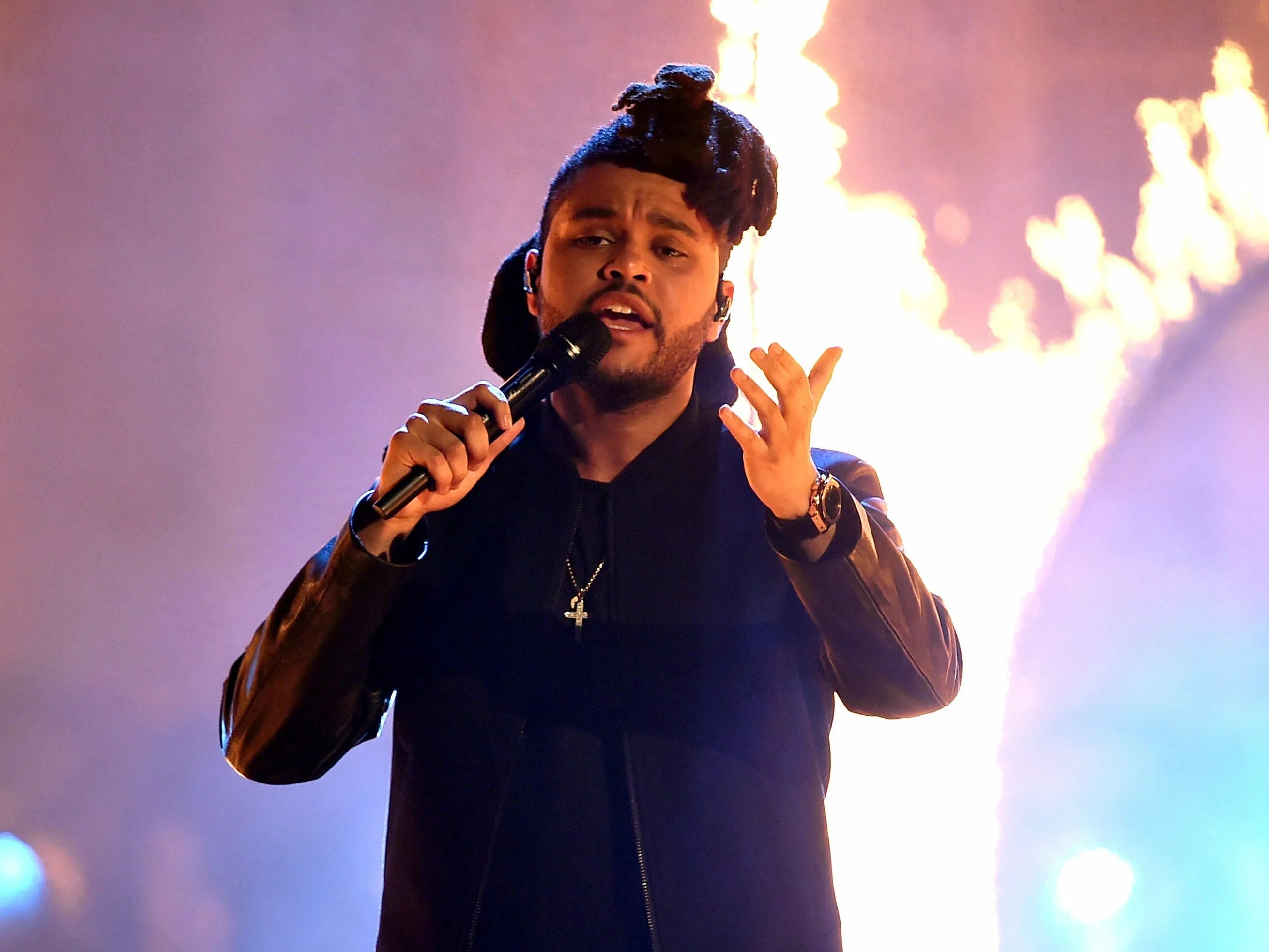 Wee. The weekend hits. Эйбел макконен тесфайе. The weeknd певец. Weeknd песни.