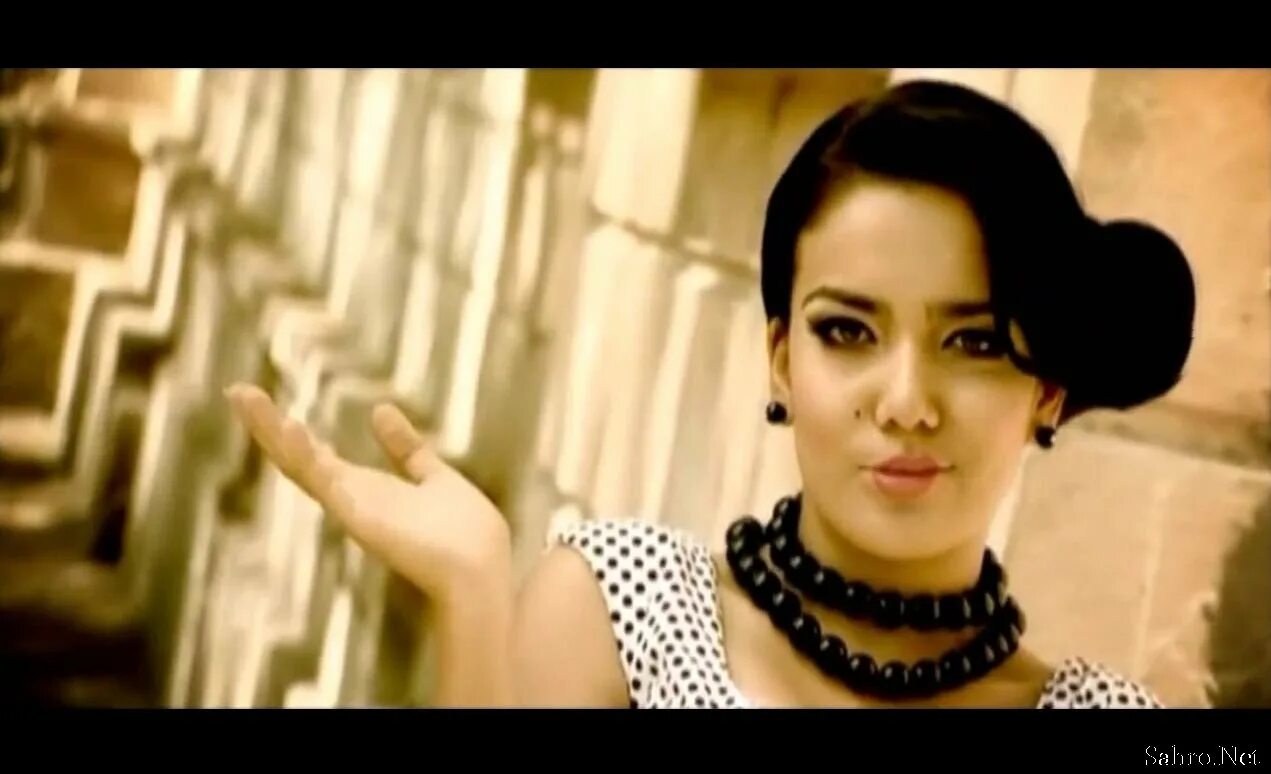 Клиплар 2023. Узбек севинч муминова. Можно узбекское видео. Можно узбекское видео. Узбекские женщины.