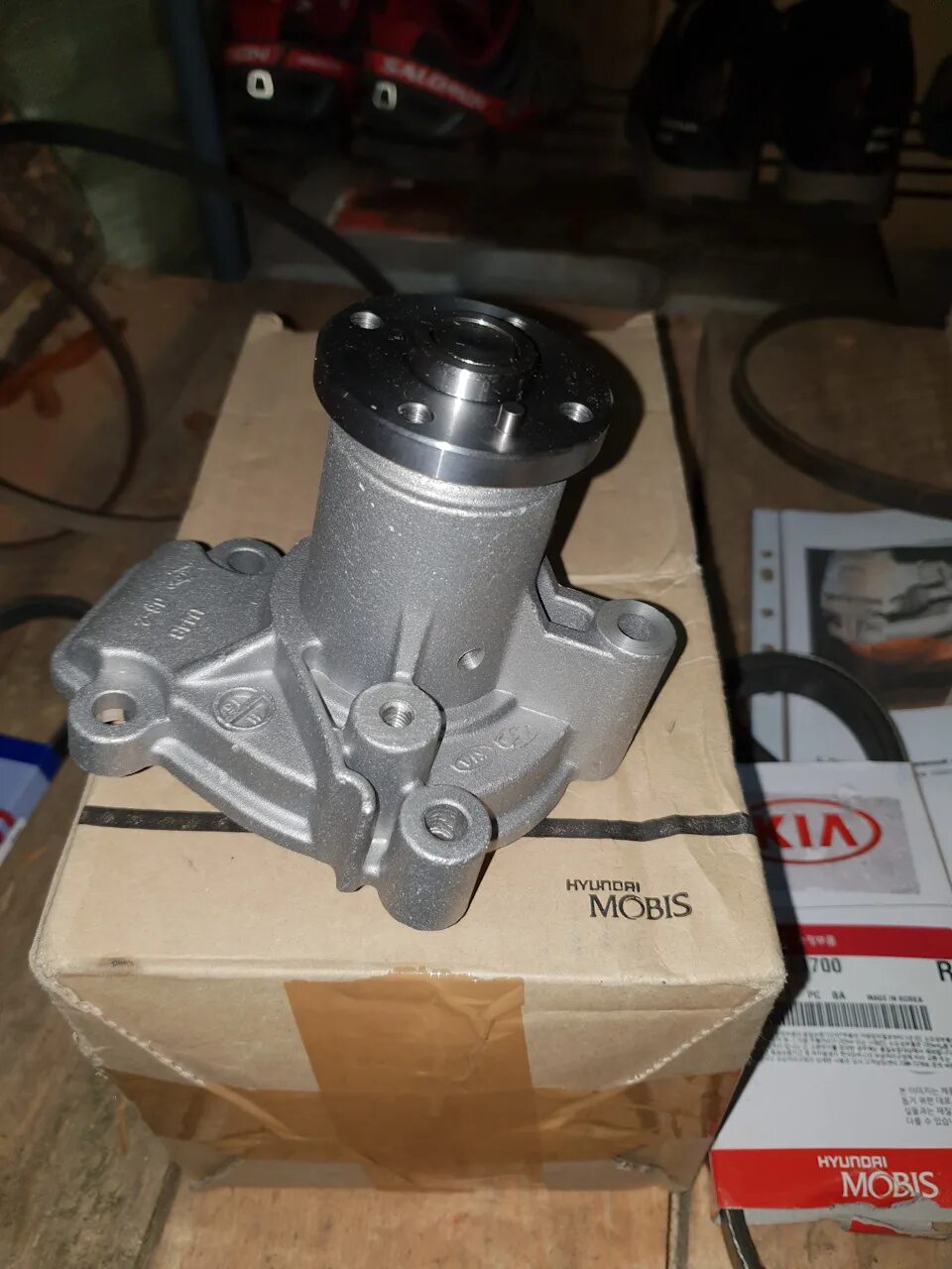 Помпа хендай туссан 2. Mwp1012. Вакуумный насос хендай туссан. Помпа санта фе 2. Помпа хендай туксон 2008.