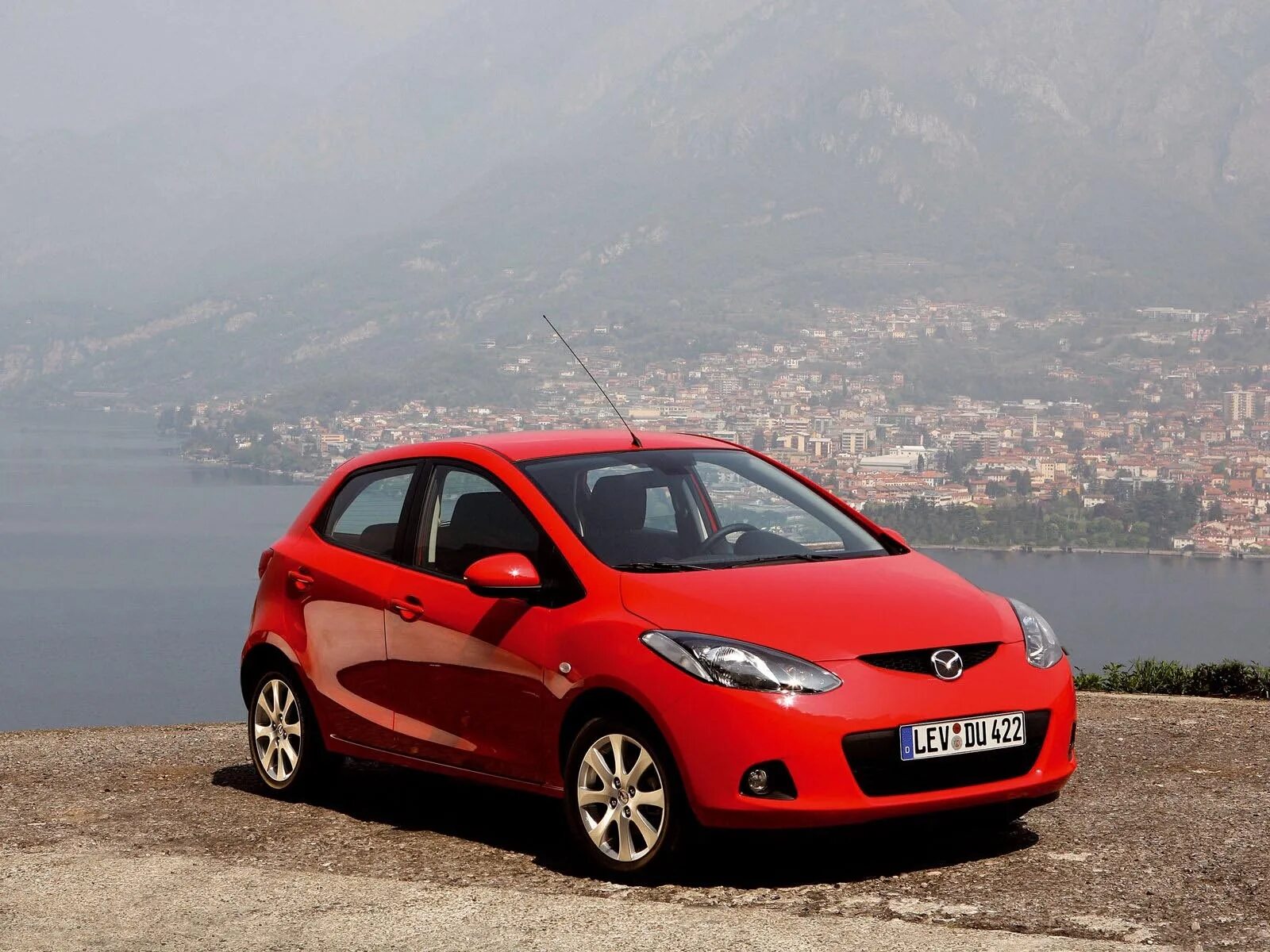 Фото недорогих. Мазда 2 2008. Мазда 2 хэтчбек 2008. Мазда 2 2008 красный. Mazda 2 1.3.
