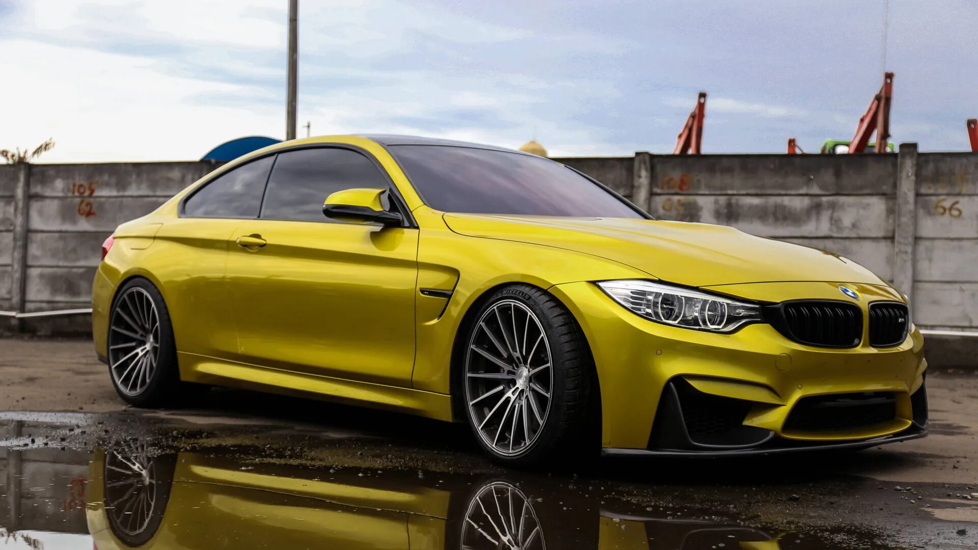 Бмв м4 обои. BMW m4 f82. BMW m4 f10. БМВ м4 перфоманс. БМВ м5 ф82.