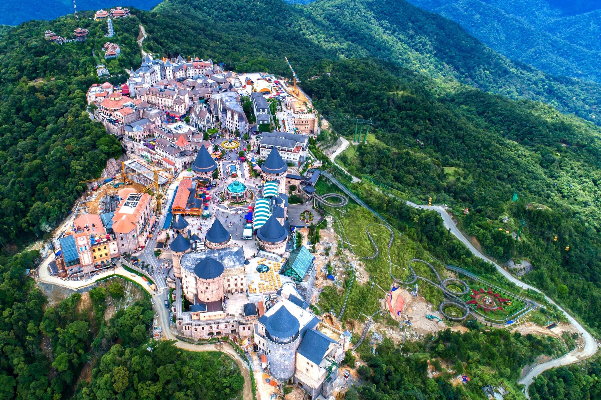 Bana Hills Дананг. Парк БАНА Хиллс Вьетнам. Дананг Вьетнам парк. Sun World ba na Hills в Дананге. Парк бана