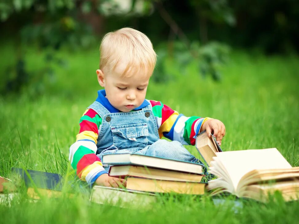 Чтение книг для детей. Книги для детей. Дети читают. Чтение для детей. Книжки для малышей.